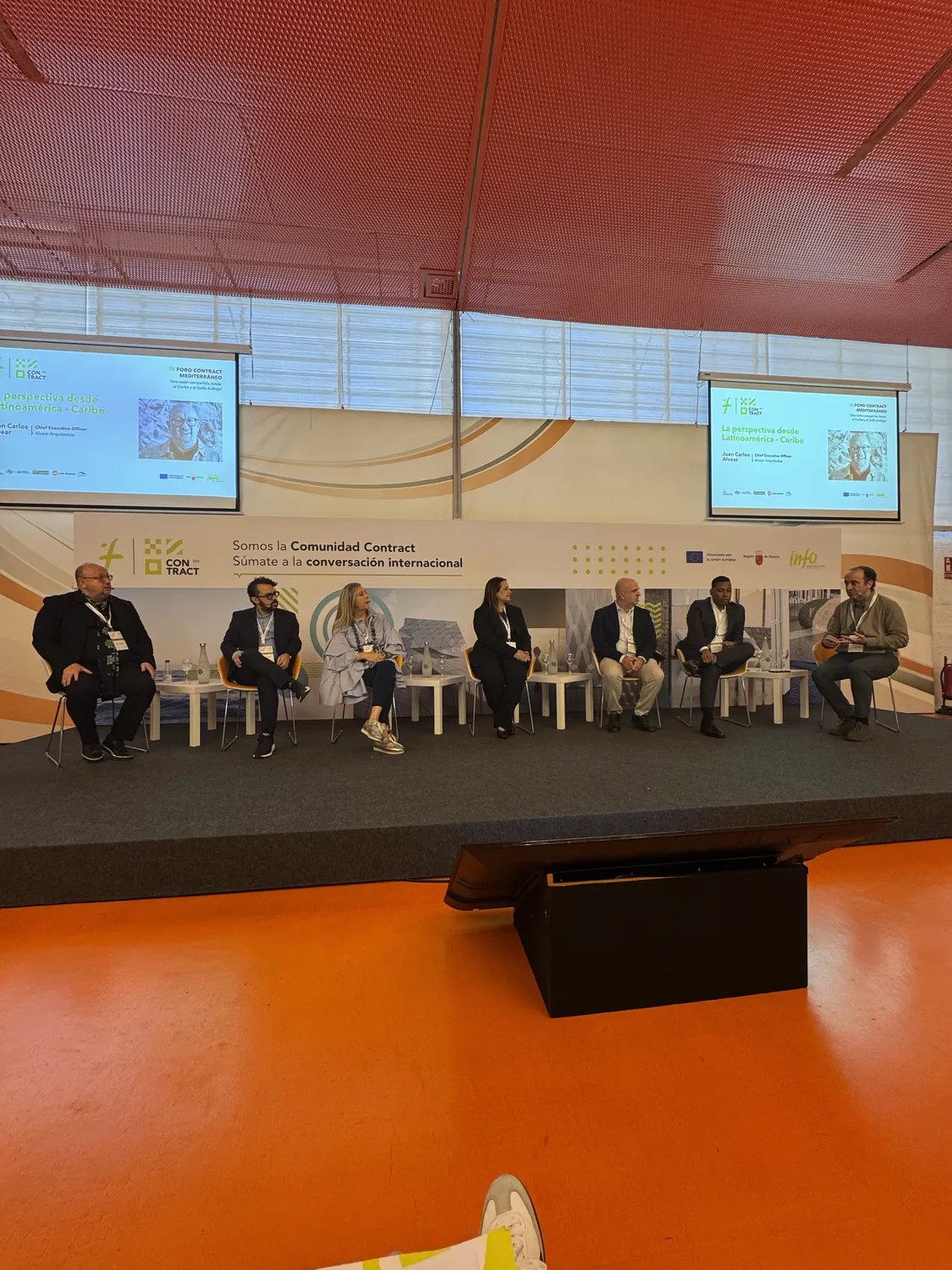 Mesa debate ponentes